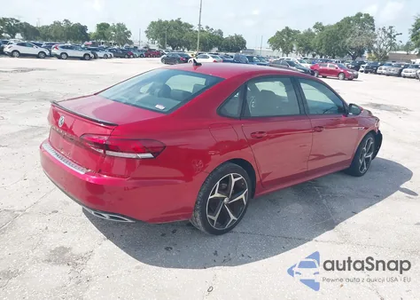 2021 Volkswagen Passat 2.0T R-Line z USA, uszkodzony, nr VIN 1VWMA7A37MC008050